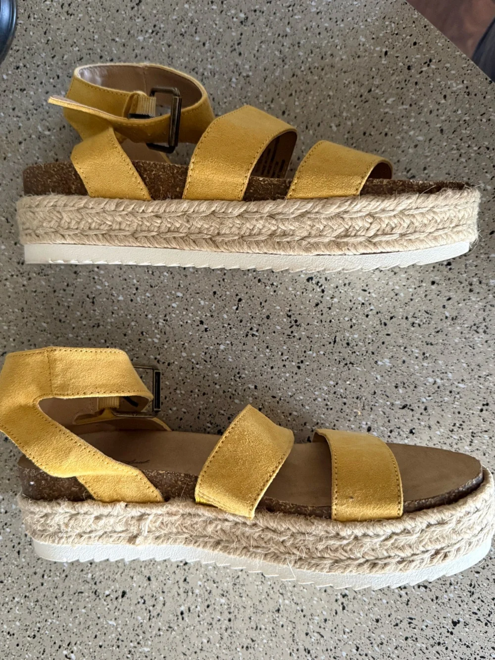 Platform Sandals / 7